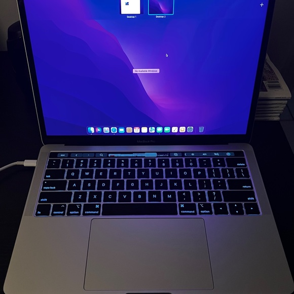 Silver 2018 MacBook Pro TouchBar i5 500GB - Picture 3 of 6